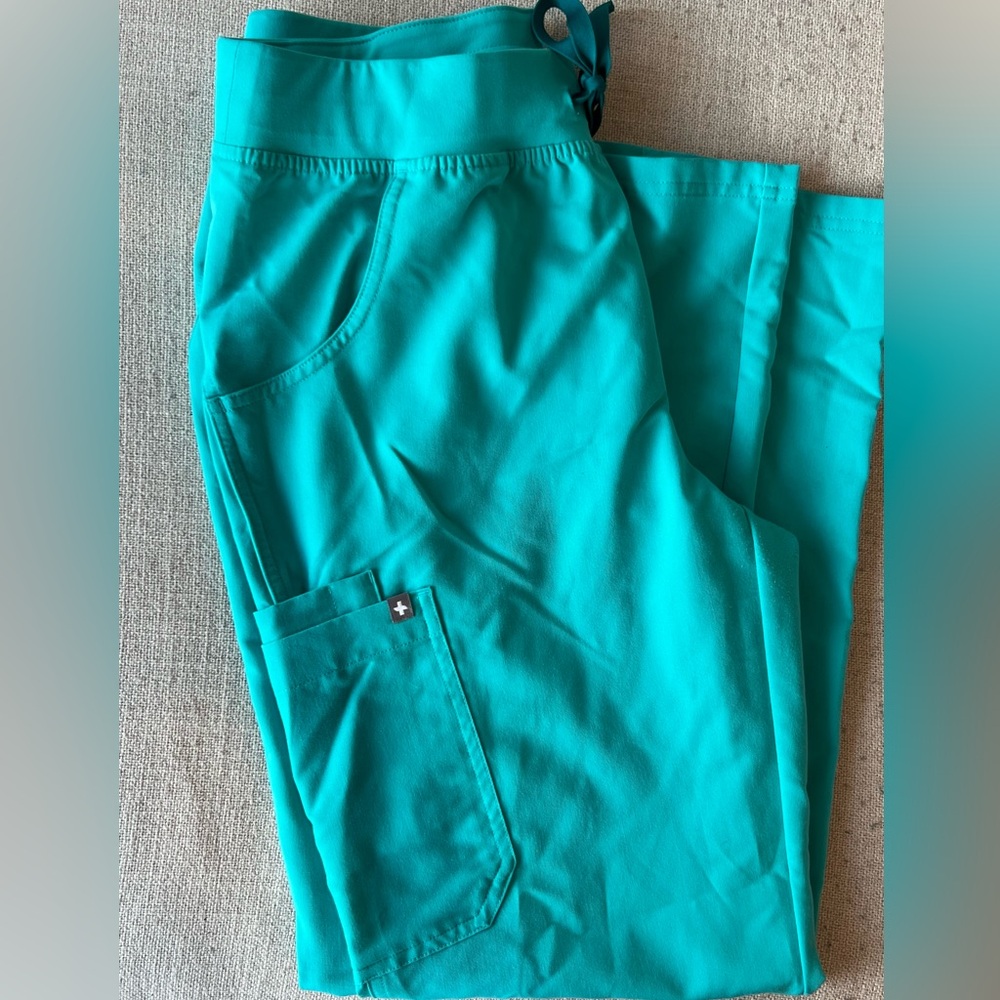FIGS KADE SCRUB PANTS - OASIS